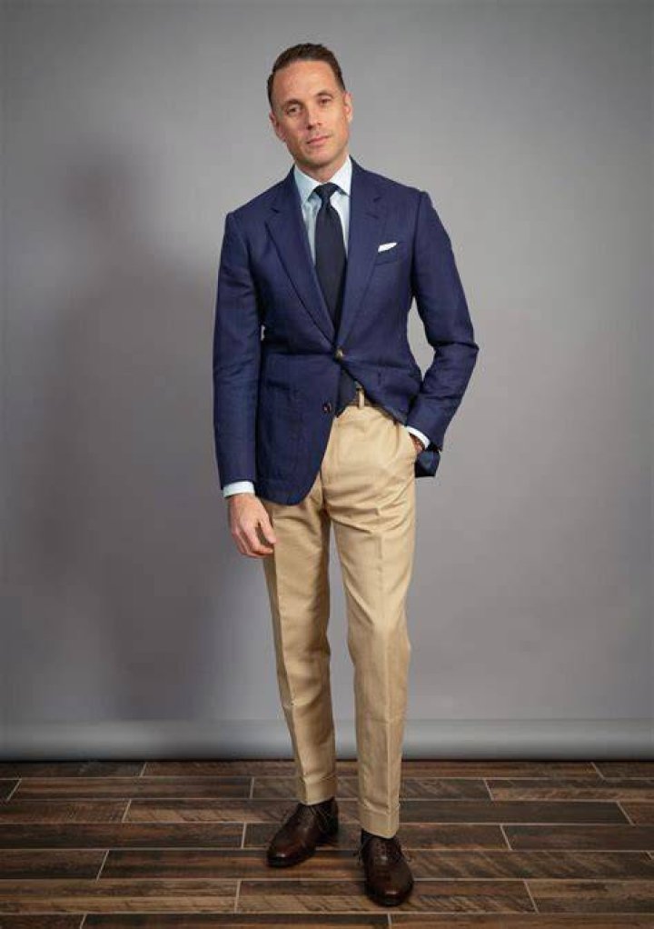 What color dress pants go with navy blazer?