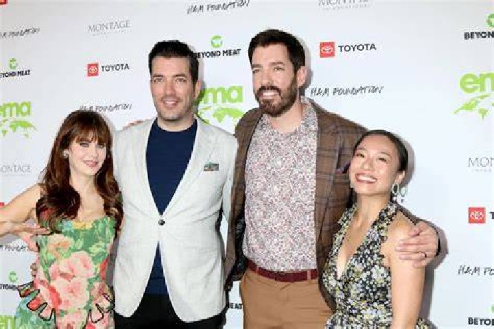What color eyes do the property brothers have?