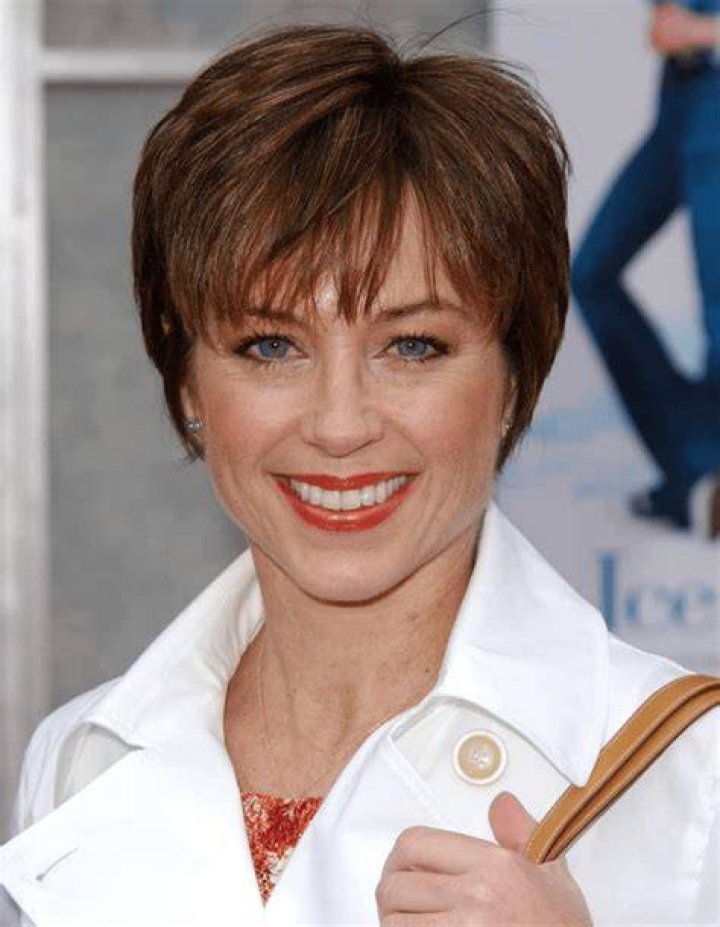 What does a Dorothy Hamill haircut look like?