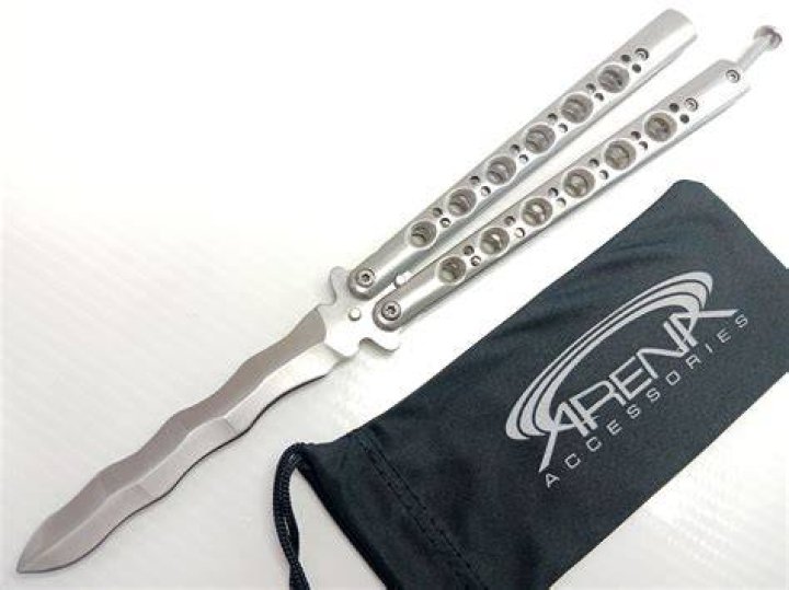 What is a wavy knife called?